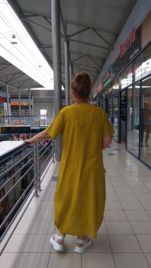 Жёлтое льняное длинное платье с карманом.BZL